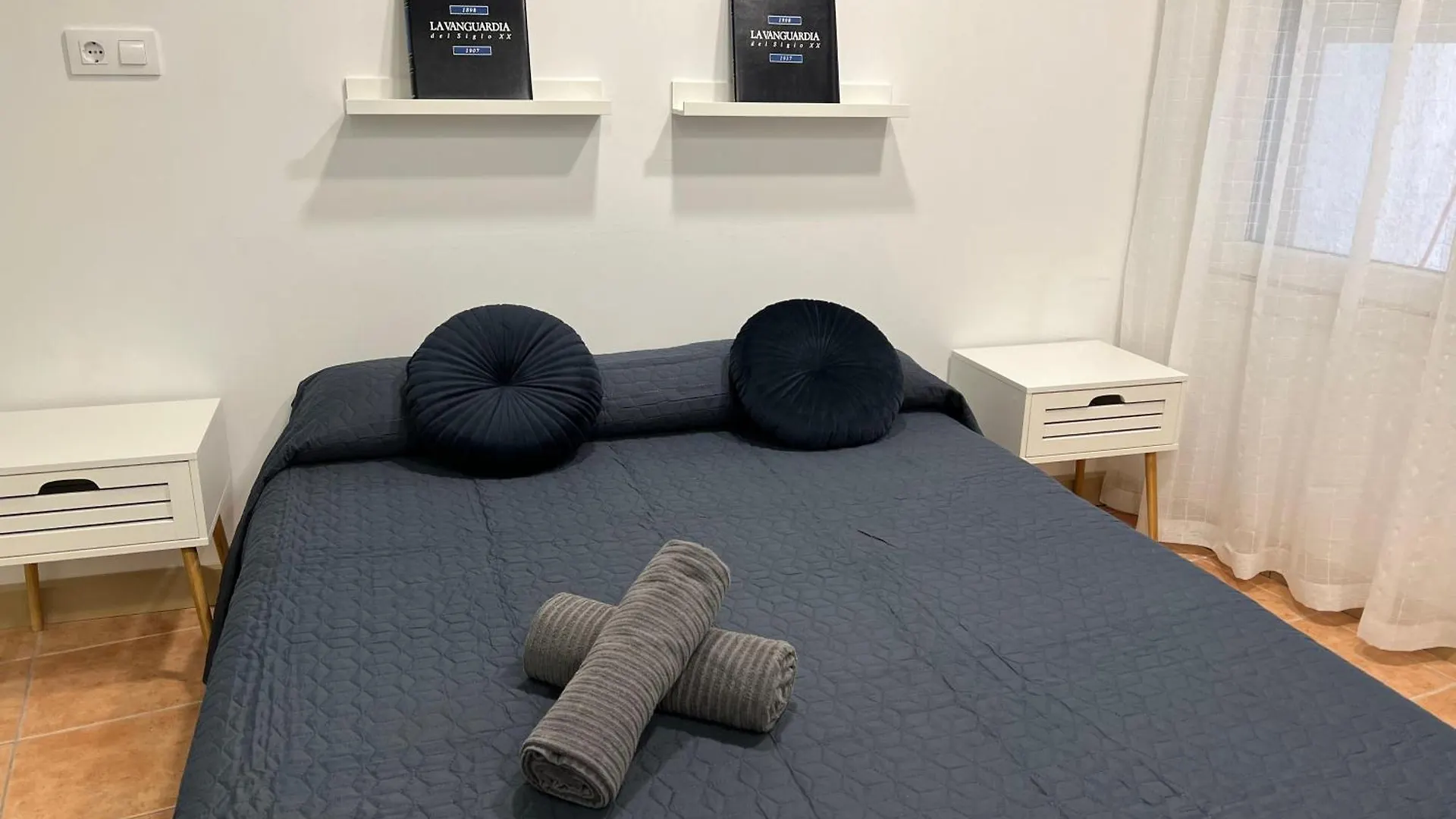Apartamento Nuria, Centro Del Pueblo , Aire Acondicionado L'Escala 0*,  Spain